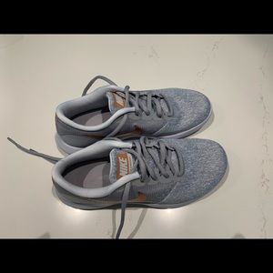 Nike flex contact. Size 7.